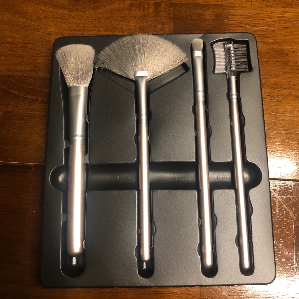 Set of 4 Pivotal Makeup Brushes